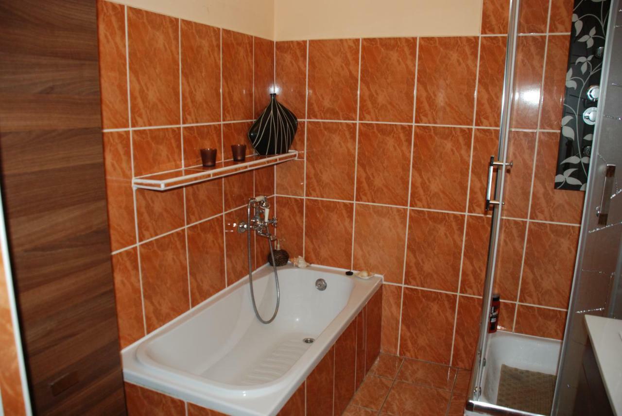 Dom Chotomow Apartment Luaran gambar